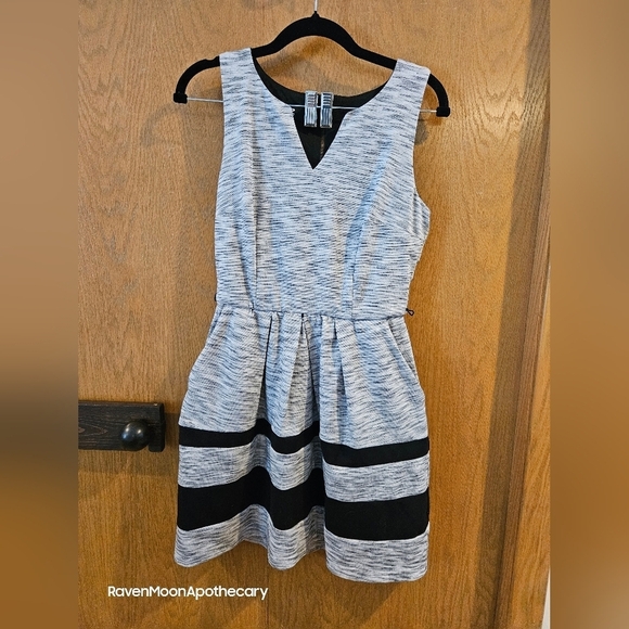 IZ Byer Dress 7 Juniors - Picture 1 of 11
